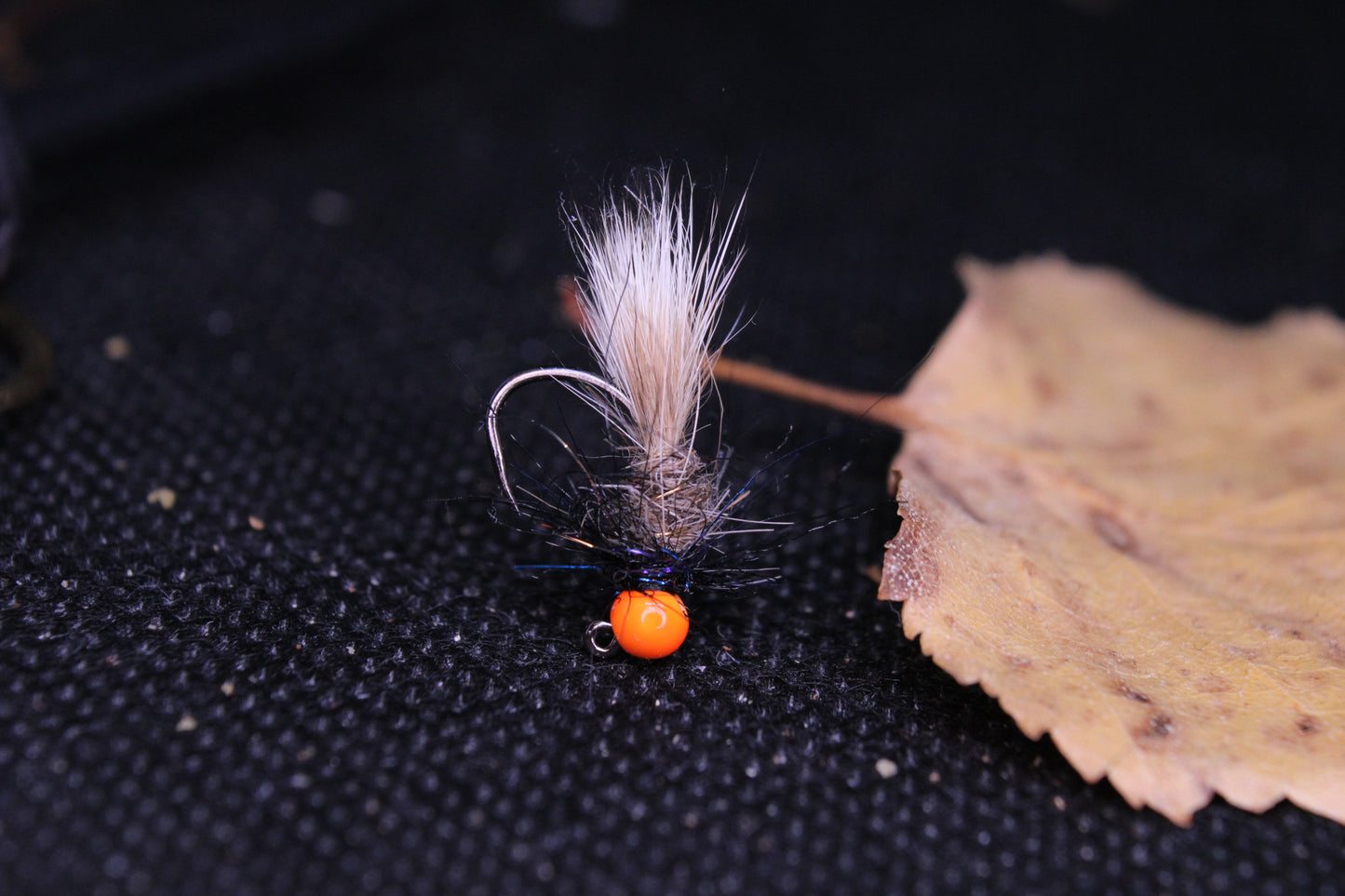Orange haröra med flashkrage och tungsten